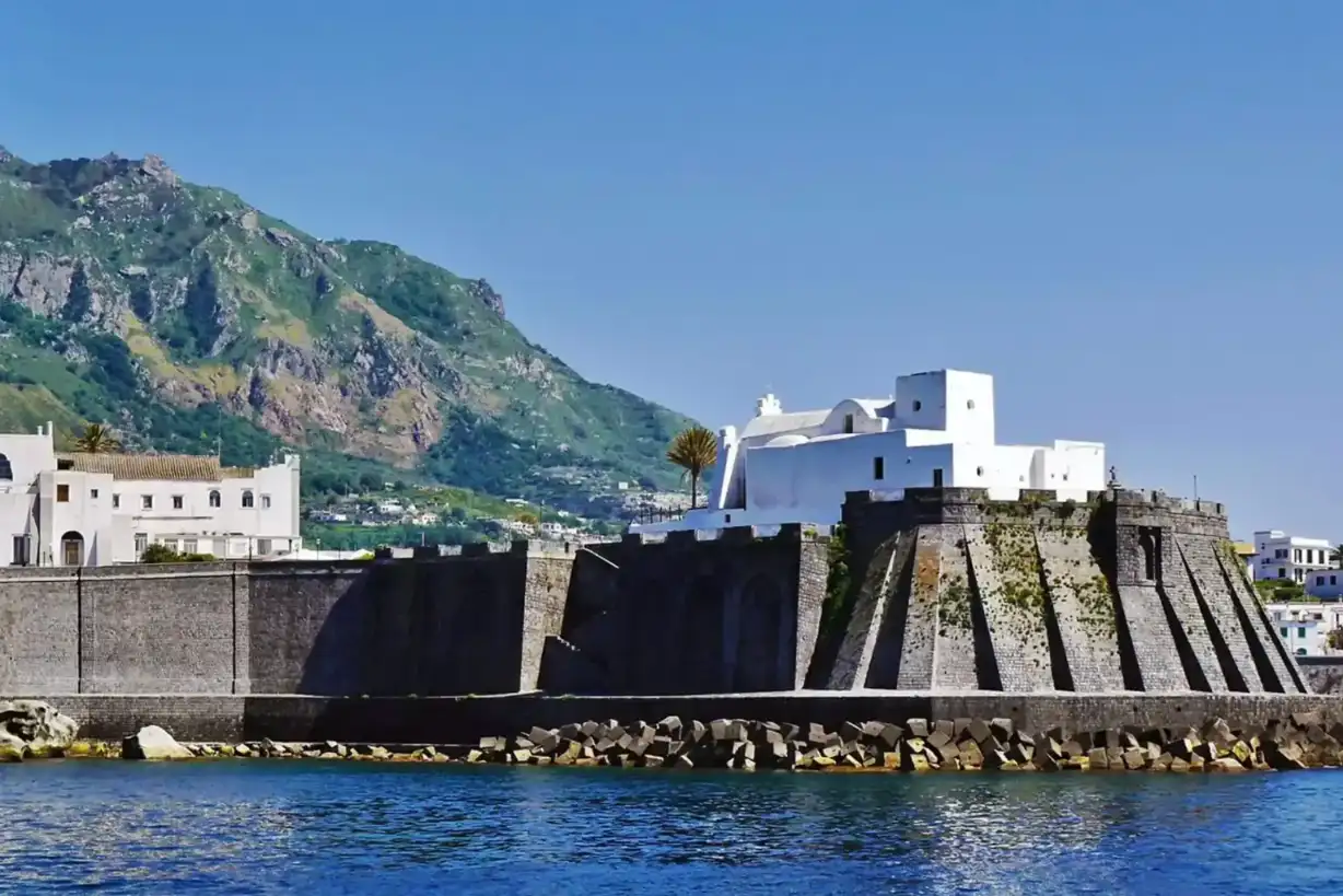 Le Chiese di Ischia: scopri il patrimonio culturale dell'isola